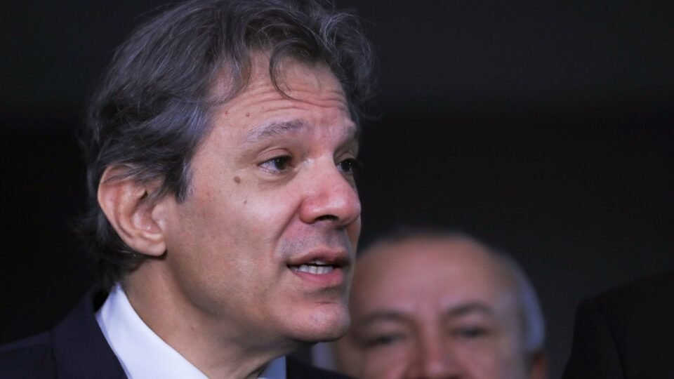 haddad-e-“corresponsavel”-por-greve-na-receita-federal,-diz-unafisco
