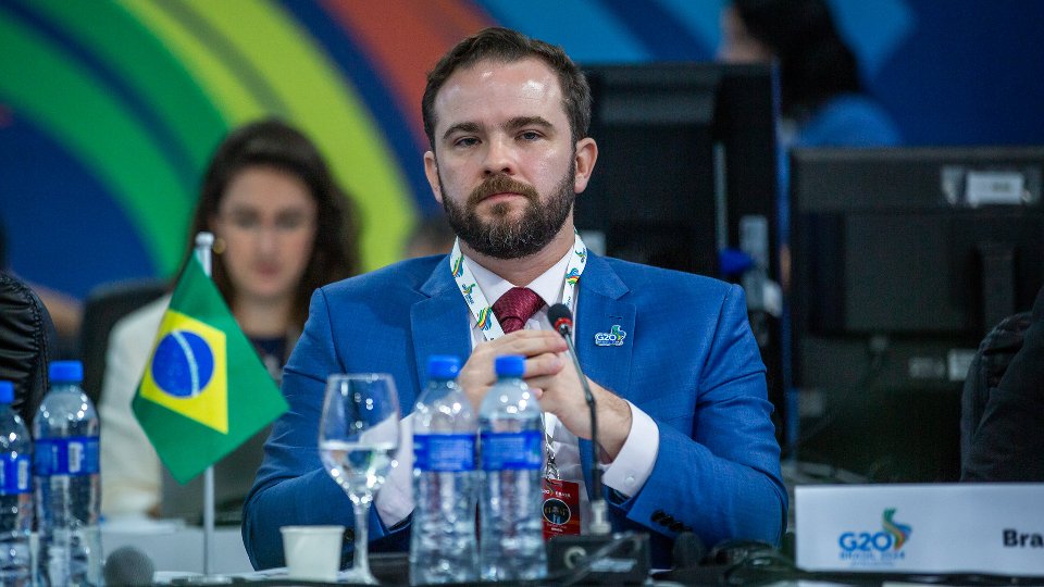governo-quer-subir-carga-tributaria-para-150-mil-ricos,-diz-durigan
