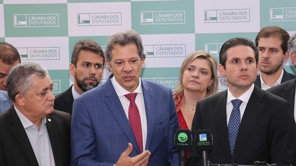haddad-entrega-25-prioridades-da-area-economica-do-governo-para-hugo-motta